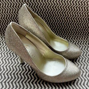 Ivanka Trump Woman High Heels Pump Shoes Silver Gold Glitter Size 9 IVANKA NEW